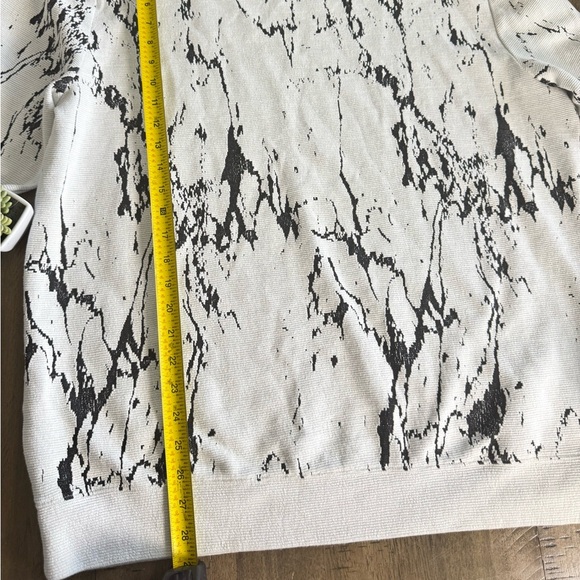 H&M Black and White Crewneck Sweater with Abstract Pattern - Picture 7 of 10